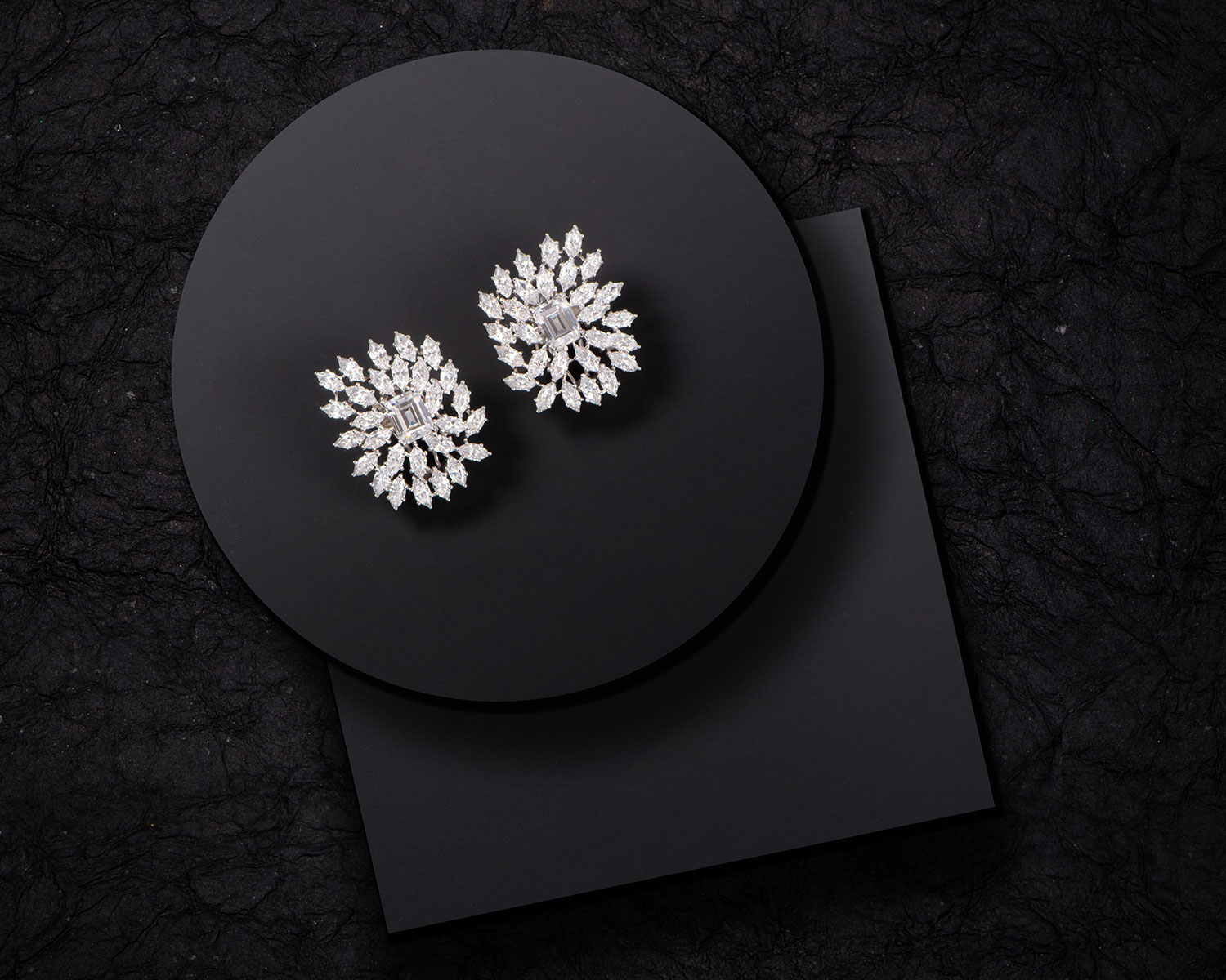 The Solitaire Splash Studs